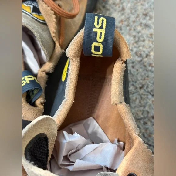 La Sportiva MythosClimbing Shoes 41